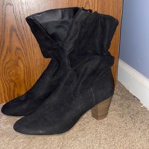 Black heeled boots